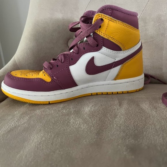 Air Jordan 1 Retro High OG "Brotherhood" - Picture 2 of 10